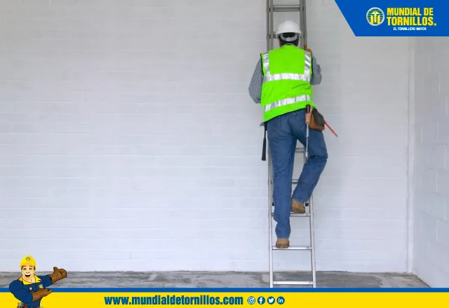 Hombre en escaleras